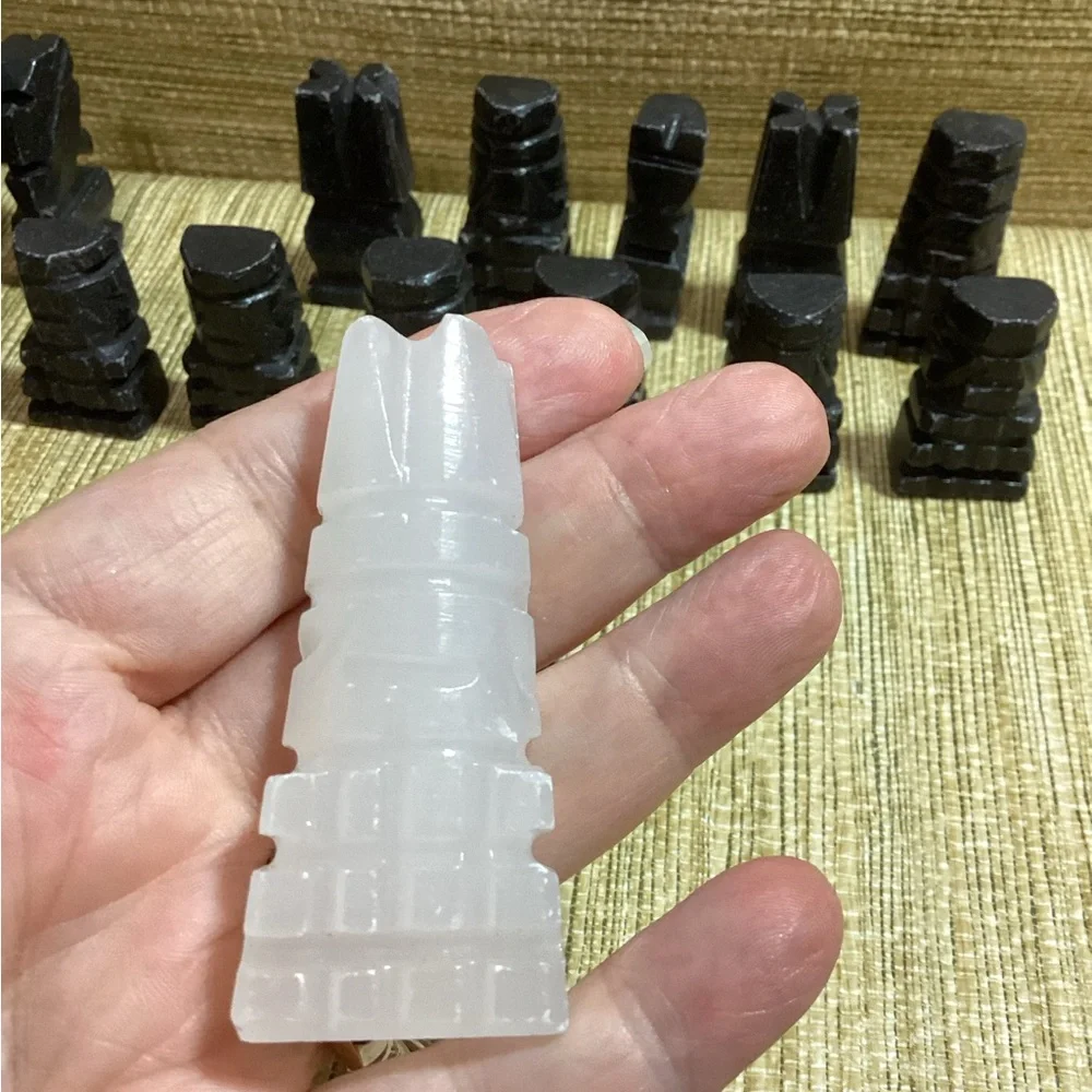 Black and White Onyx Chess 32 piece Complete - Picture 5 of 7